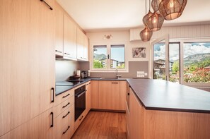 冷蔵庫、電子レンジ、オーブン、食器洗い機