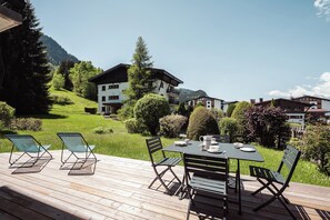 Outdoor dining - Chamois Blanc - Ideal for families (Megève)