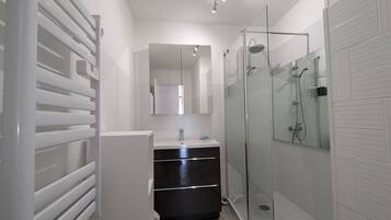 Douche, papier toilette