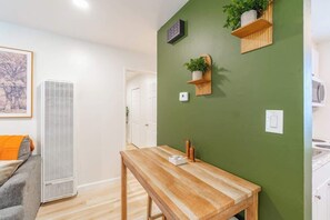 Interior - Emerald Escape - UNR & Pet Friendly - Fenced Yard (Reno)