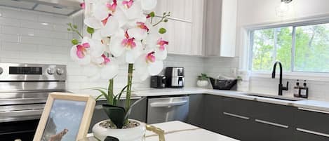 Microonde, forno, piano cottura, lavastoviglie