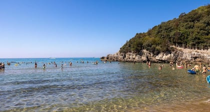 Apartment in portion of villa with beach.