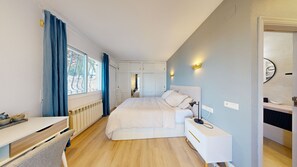 2 bedrooms, iron/ironing board, free WiFi, bed sheets - Zen del Mar  villa with amazing sea view (El Perelló)