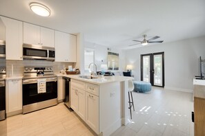 Fridge, microwave, stovetop, dishwasher - LeMarquis Vacation Rental - Charming 1BR Downtown Condo. Walk to Beach & 5th Ave. King bed, full kitchen, free Wi-Fi & parking. Steps from dining, shopping & stunning sunsets! (Naples)