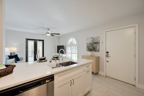 Interior - LeMarquis Vacation Rental - Charming 1BR Downtown Condo. Walk to Beach & 5th Ave. King bed, full kitchen, free Wi-Fi & parking. Steps from dining, shopping & stunning sunsets! (Naples)