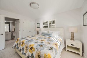 アイロン / アイロン台、旅行用ベビーベッド、WiFi (無料)、ベッドシーツ