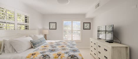 1 Schlafzimmer, Schreibtisch, Bügeleisen/Bügelbrett, Reisekinderbett