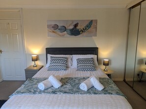 3 chambres, fer et planche à repasser, Wi-Fi gratuit, draps fournis