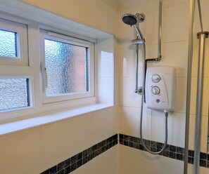 Hair dryer, towels - Theatre Severn Town House, Parking & Quarry Views (Shropshire)