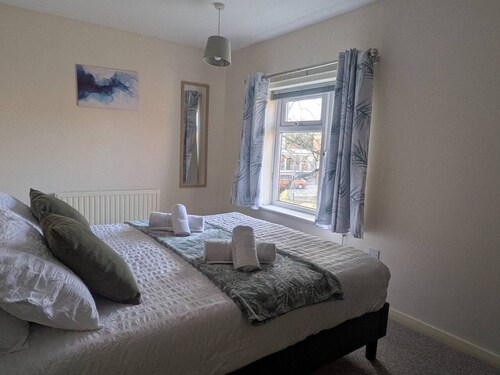 Theatre Severn Town House, Parking & Quarry Views