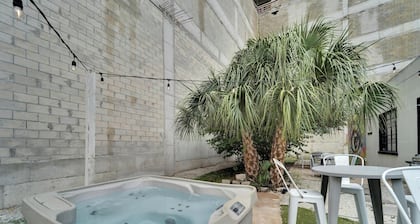 Heart of Downtown Tampa, Spacious & Unique