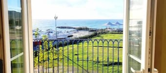 4/6-bed apartment. Breathtaking view of the sea and marina