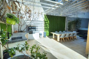 Outdoor dining - Luxury 2 bedroom with large outdoor & jacuzzi JBAS1-1 (Swieqi)