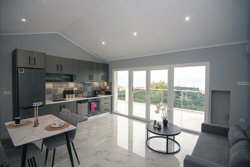 Gigi Star Luxury ApartVilla with Pool, Sea View