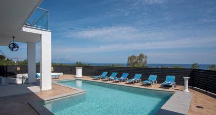 Gigi Star Luxury ApartVilla with Pool, Sea View