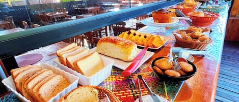 Petit déjeuner composé de spécialités régionales compris tous les jours