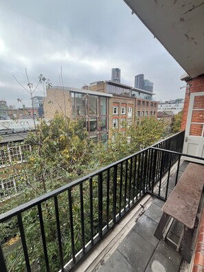 Property grounds - Stylish Shoreditch apartment modern comfort in the heart of London. Pet friendly (London)