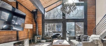 NEWLY LISTED! Stunning Creekside Mountain Retreat in West Vail - Steps from Bus