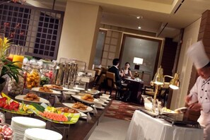 A buffet setup with various food items and a chef preparing food. - InterContinental ALPENSIA PYEONGCHANG RESORT by IHG (Pyeongchang-gun)