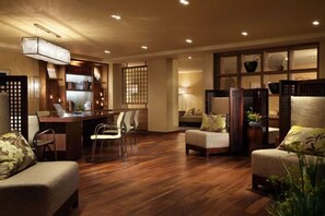 A spacious living room with a wooden floor, a desk with a computer, and seating arrangements. - InterContinental ALPENSIA PYEONGCHANG RESORT by IHG (Pyeongchang-gun)
