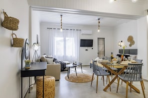 Dining - Vrachos house is an apartment in the most beautiful area of ​​Skopelos in Greece (Skopelos)