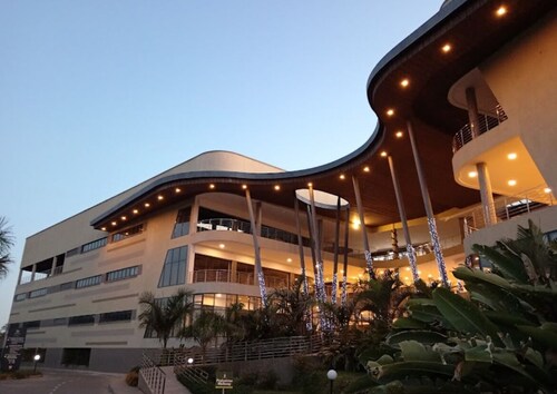 Regal Suites, 
3-BR, 4Beds apartment-Family , Swim pool, Wi-Fi, Rooftop & Mall