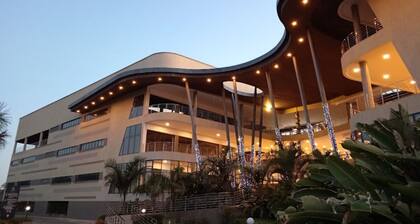 Regal Suites,
3-BR, 4Beds apartment-Family , Swim pool, Wi-Fi, Rooftop & Mall