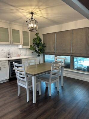 Dining - Charming 3-bedroom house in peaceful Metairie with WiFi, AC (Metairie)