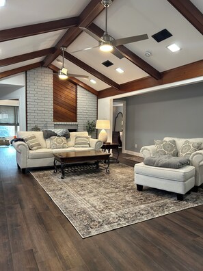 Smart TV - Charming 3-bedroom house in peaceful Metairie with WiFi, AC (Metairie)