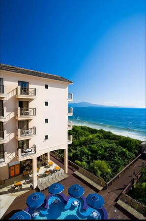 Pool - Studio in Jurerê Internacional - Feet in the sand (Jurere Leste Florianópolis)