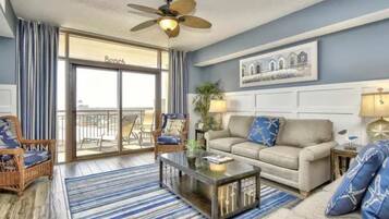 Smart-TV, DVD-Player, Tischfußball