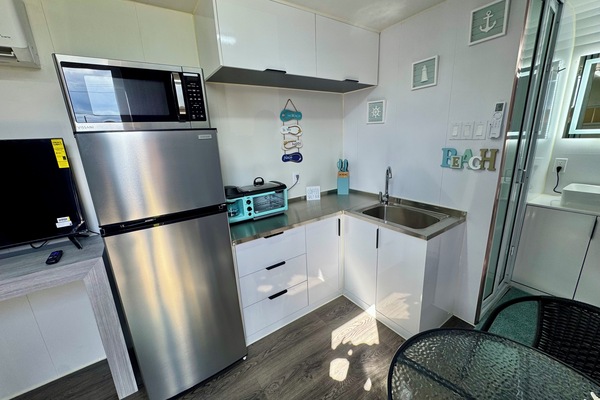 Refrigerador, microondas, horno, cafetera/tetera