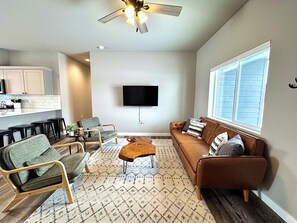 Smart TV - Little Peaks (Pinedale)