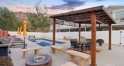 Funky Retreat: 3BR/2BA Full of Amenities: Pool, Hot Tub, Sauna, 1 Hr to Zion