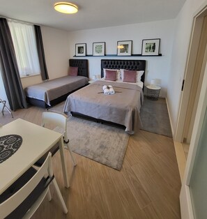 1 bedroom, iron/ironing board, WiFi, bed sheets - Blue Star Apartment with balcony and sea view (Dubrovnik)