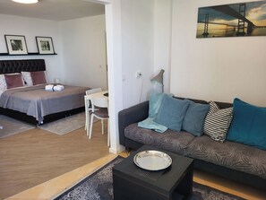 1 bedroom, iron/ironing board, WiFi, bed sheets - Blue Star Apartment with balcony and sea view (Dubrovnik)