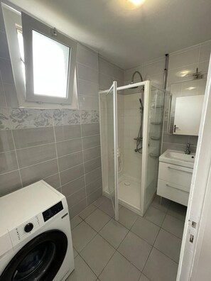 Een douche, toiletpapier