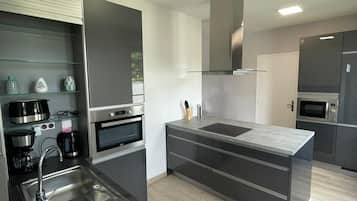 Micro-ondes, four, plaque de cuisson, lave-vaisselle