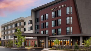 A multi-story hotel with a modern architectural design, featuring a prominent "Hyatt Place" sign. - Hyatt Place Billings (Billings)
