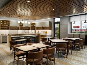 Free daily buffet breakfast  - Hyatt Place Billings (Billings)