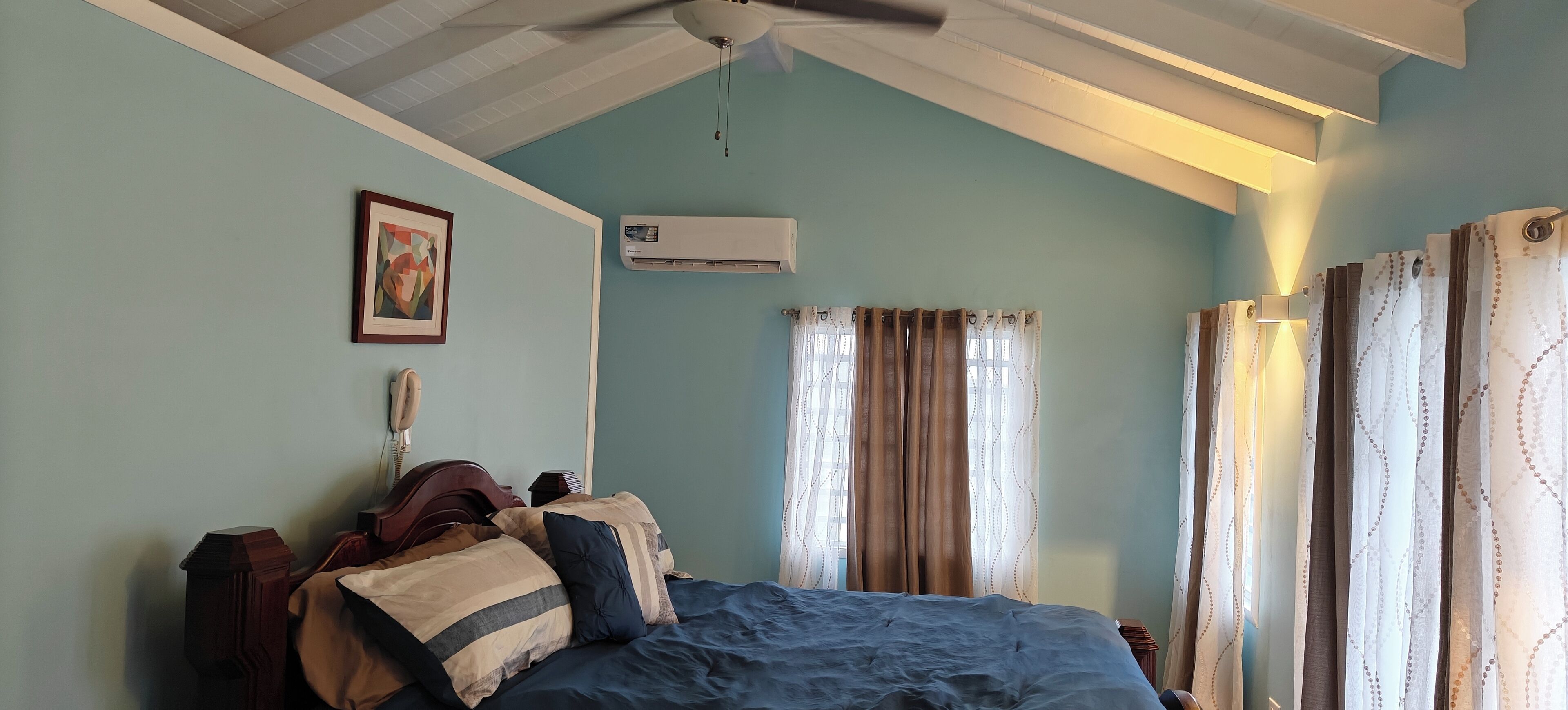 3 slaapkamers, een strijkplank/strijkijzer, wifi, beddengoed