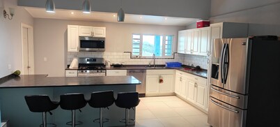 Charming 3-bedroom house with a view of St John's harbor, AC, WiFi, and parking