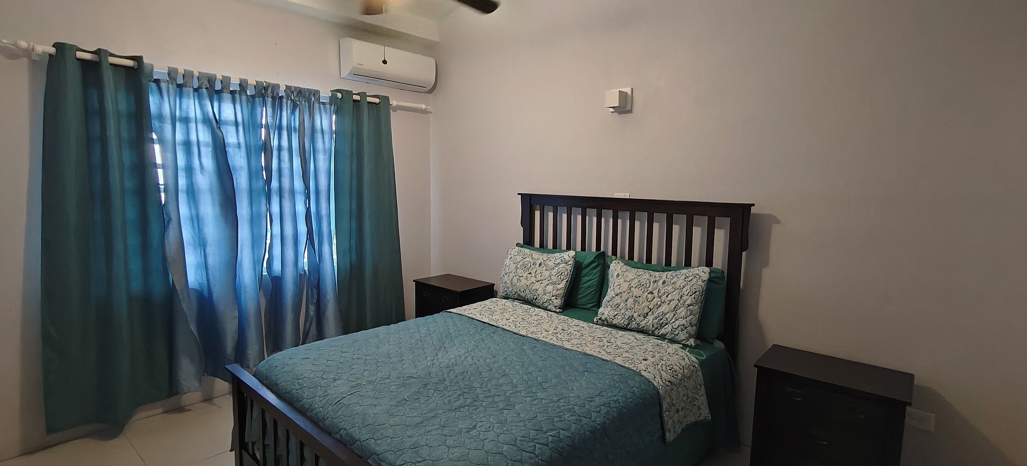 3 quartos, ferros/tábuas de passar roupa, Wi-Fi, roupa de cama