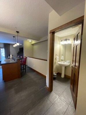 Interior - Dog Friendly 2 Bedroom at Fire Mountain Lodge (Canmore)