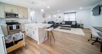 Charming 2-bedroom farmhouse in nice Wendell with AC, WiFi