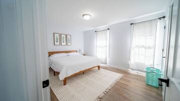 2 bedrooms, desk, iron/ironing board, free WiFi