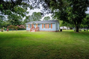 Exterior - Charming 2-bedroom farmhouse in nice Wendell with AC, WiFi (Wendell)