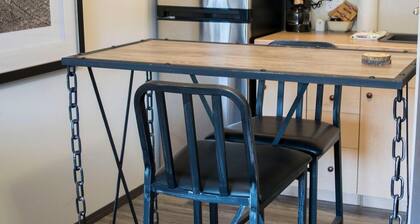 Yam 15 - Studio with King