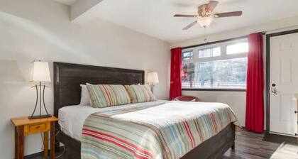 Yam 15 - Studio with King