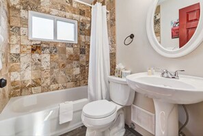 Hair dryer, towels - Yam 15 - Studio with King (Dead Man's Flats)